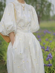 高端精致桔梗法式茶歇白色刺绣收腰连衣裙子女装2024年春夏季新款