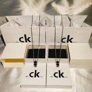 小ck情侣项链男女士小蛮腰长款精致女三色锁骨链吊坠潮网红毛衣链