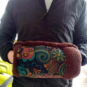 新款厂家货源秋冬款保暖护手丝绸暖手筒 棉布暖手捂中老年人礼品