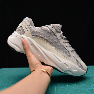 椰子700yeezy休闲鞋反光