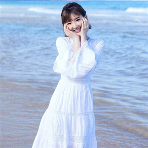法式白色仙女长袖连衣裙女2024夏季新款气质显瘦海边度假蕾丝长裙