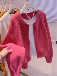 玫红色短款毛衣外套女秋季2024新款韩版宽松慵懒外穿拉链针织开衫