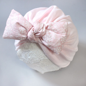 粉色蝴蝶结灰色初生婴儿胎帽0-3-12个月女宝宝护囟门户外套头帽子