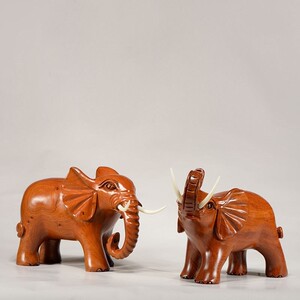 大象木头雕刻摆件