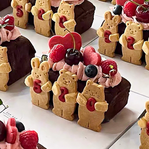 情人节蛋糕装饰饼干兔熊插牌面包卷爱心饼干插件烘焙甜品装扮摆件