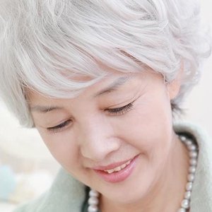 扮中老年人假发女式老奶奶老人假头发短发短卷发纯白色蓬松假头套