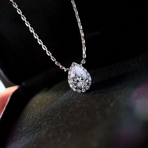 水滴形钻石项链 女18k白金纯银梨形仿真钻吊坠莫桑钻锁骨链高级感