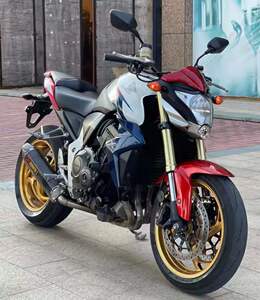 进口本田大黄蜂重机400cc双杠水冷大牛 250cc小忍者 h2r摩托街车