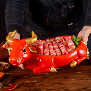 网红牛造型特色火锅肥牛羊肉摆盘酒店餐厅农家乐烤肉创意干冰盘子