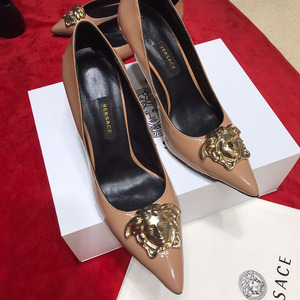 范思哲女鞋平底