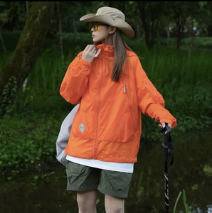 户外休闲防晒服女防紫外线UPF50+轻薄透气工装连帽外套宽松男夏