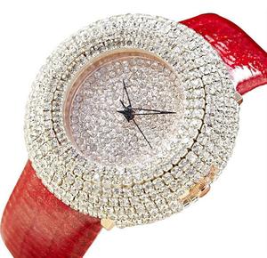 2023热销手表时尚潮流女性手表 满钻镶嵌石英皮带表现货