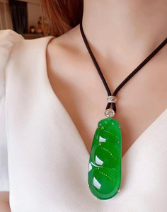 帝王绿翡翠女款