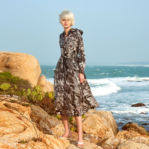 anna caselli/安娜凯瑟莉2021新款春夏季收腰显瘦风衣连帽连衣裙