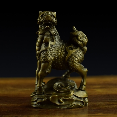 铜祥瑞麒麟一对手把件文房镇纸祥云瑞兽工c艺品摆件家居家饰礼品
