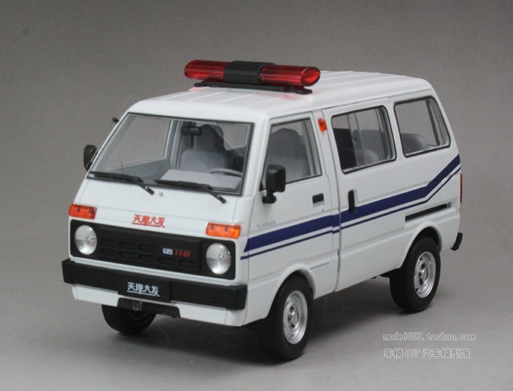 天津黄大发车模 原厂1:18 90年代大发黄面包车 警车 汽车模型11