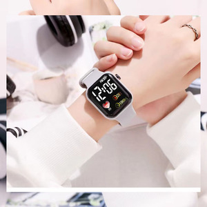 方形LED硅胶电子手表 男女通用时尚潮流休闲个性 电子手表