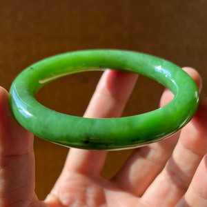 碧玉手镯绿 阳绿色