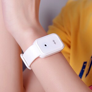 新款硅胶超声波驱蚊手环儿童宝宝防蚊成人学生小孩手链日本驱蚊器