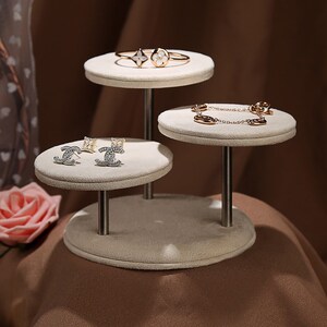 日本购首饰展示架珠宝店手镯手链摆a放架阶梯圆形展示台柜台托盘