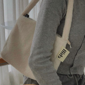 马来西亚直邮creamcouch软软包高质量人造纤维毛线毛毛包水桶女包