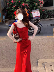 茶歇法式鱼尾连衣裙女2024夏季新款红色吊带裙小众高级感气质显瘦