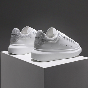 银尾麦昆帕小白鞋2021新款潮爆款真皮厚底女板鞋内增高松糕休闲鞋