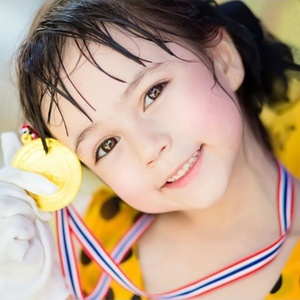 20222022漂亮女宝宝q图片y海报孕妇备孕胎教照片画混血婴儿墙贴a.