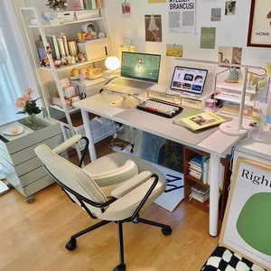 白色桌子ins风办公