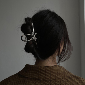 欧美蝴蝶结鲨鱼夹女冷淡风网红2022年新款潮发夹大号后脑勺抓夹