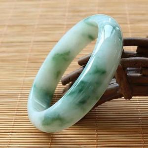 周大福焕美 缅甸天然a货白底青翡翠手镯正阳绿牛奶底飘花玉镯女