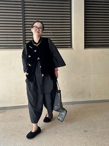 复古新中式改良旗袍上衣设计中国风盘扣金属丝绒马甲阔腿裤三件套