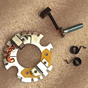 摩托车马达碳刷本田