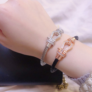 情侣手链手环女气质型满钻钛钢手镯男网x红百搭简约情人节礼物情