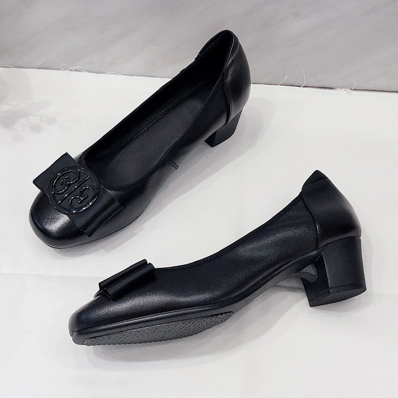 真皮大码女鞋41x一43单鞋胖脚宽肥春夏妈妈皮鞋粗跟真皮舒适蝴蝶