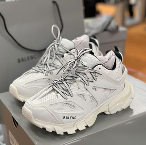 老爹鞋巴黎世家三代