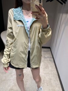 fendi/芬迪24ss夏季新款女士夹克字母logo满印双面穿连帽拉链外套