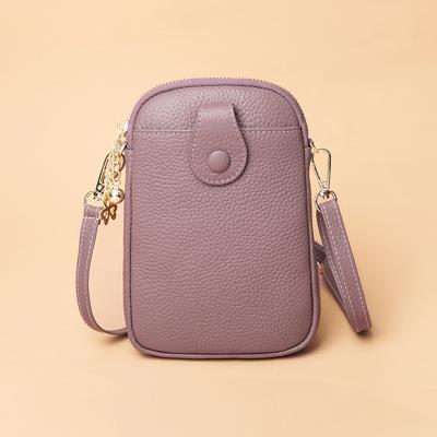 手机包女斜挎抖音爆款妈妈放走路软皮手机袋纯皮新款.