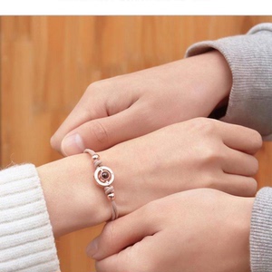 情侣手环感应异地恋手链呼叫神器感应手链震动互动百天纪念礼物