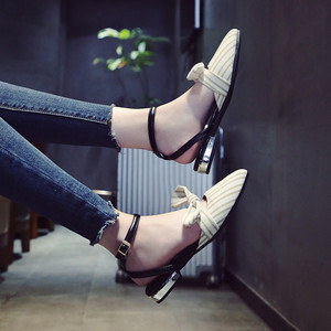 2021新品不露脚趾凉鞋女2018夏季新款包头百搭低跟矮腰尖头后空复