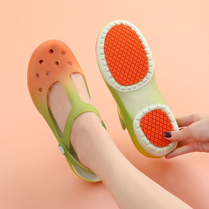 包头洞洞鞋女夏季外穿防滑厚底凉拖鞋女士渐变色踩屎感果冻沙滩鞋