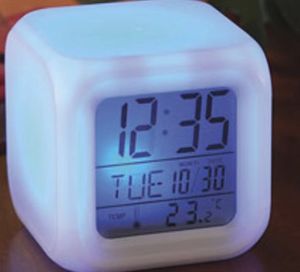 儿童 创意七彩变色四方形闹钟 LED日历温度显示静音小夜灯电子钟