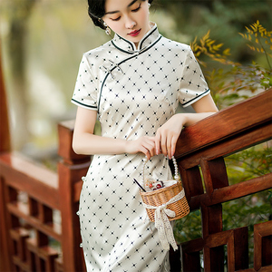 旗袍2022年新款温婉古典显白旗袍裙真蚕丝婚宴高级气质民国风晚宴