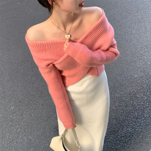 粉色高级感一字肩打针方便的毛衣女秋冬内搭交叉针织打底衫上衣女