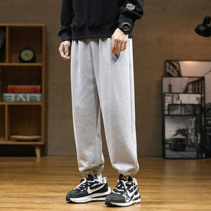 板鞋搭配的裤子男江浙沪穿搭束脚运动长裤聚酯纤维男裤卫裤早秋天