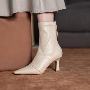 时尚白色高跟靴显瘦弹力靴ins潮小方头细跟半桶靴马丁靴女春秋单