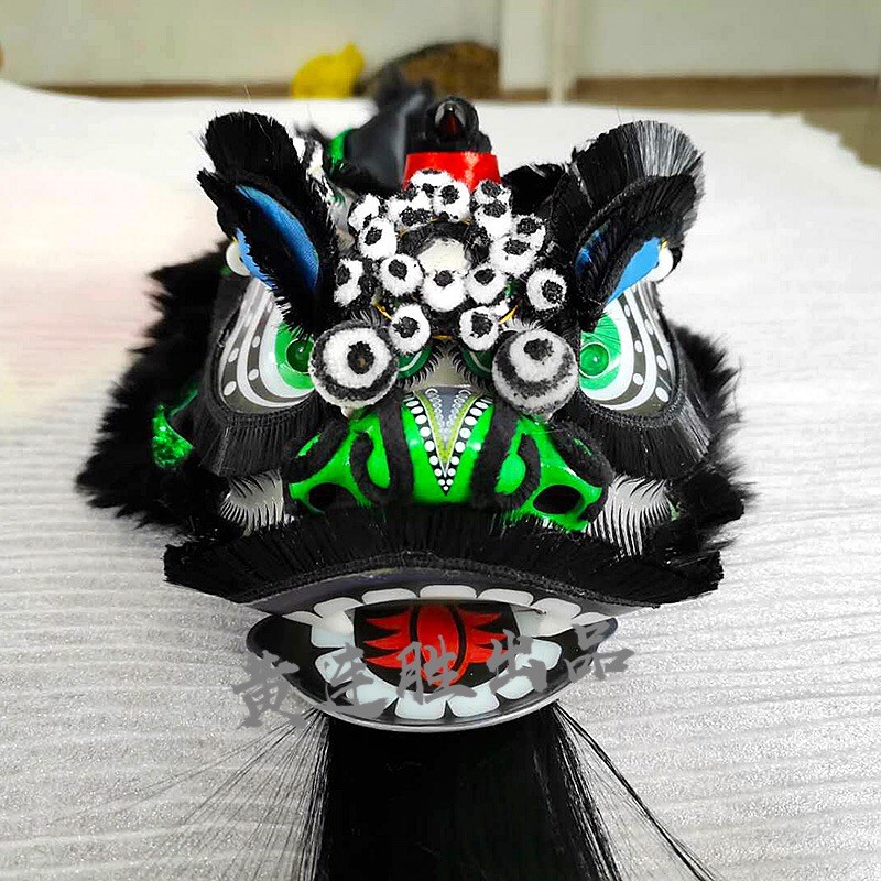 深圳黄连胜出品d传统南狮(牙嚓苏)迷你版小狮头摆件.