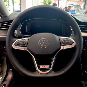 大众方向盘r标装饰贴新迈腾cc探岳x途锐改装r标车标贴蔷薇汽车用品