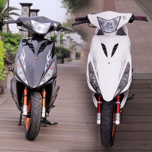 全新雅马哈鬼火踏板摩托车125c改装白幽灵一代燃油助力代步车整车