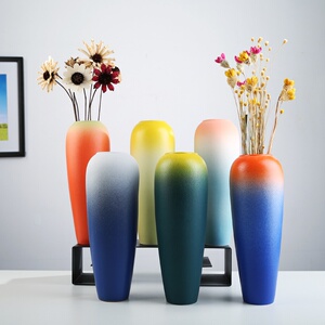 彩色渐变陶瓷花瓶